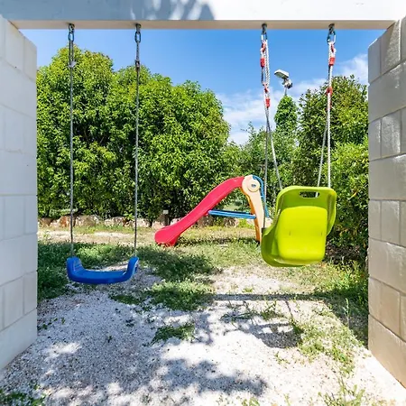 לינה וארוחת בוקר La Casedde 4*