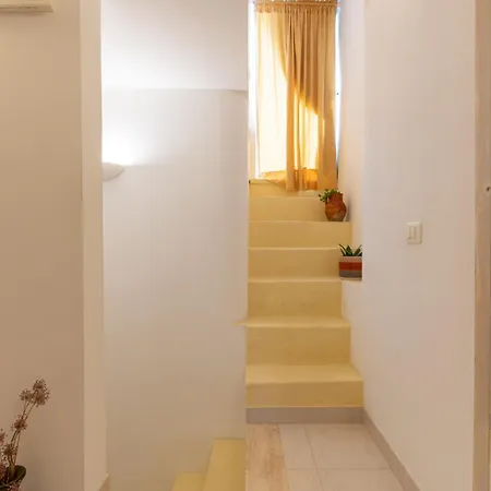 לינה וארוחת בוקר La Casedde 4*